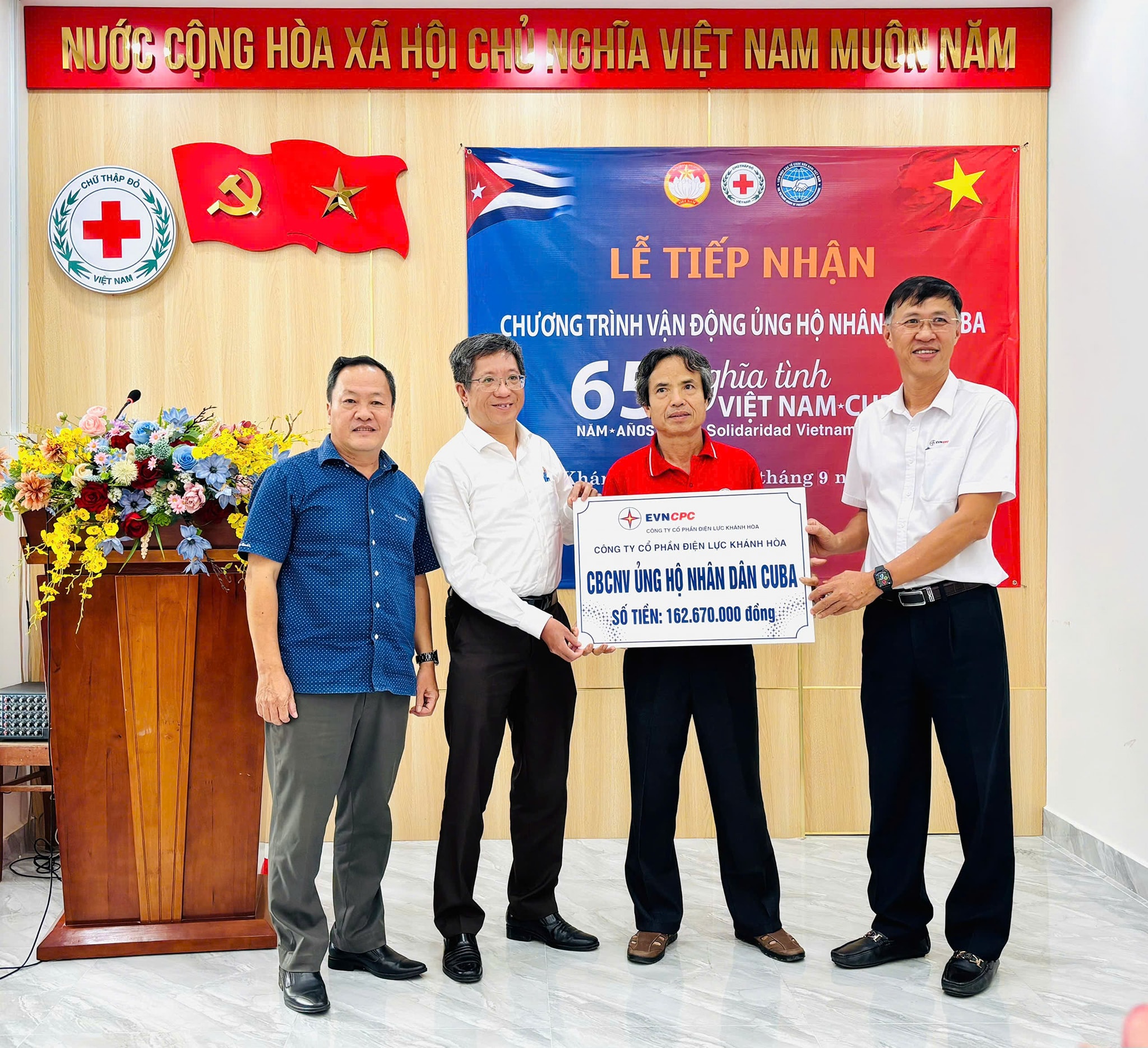 Công ty Cổ phần Điện lực Khánh Hòa ủng hộ nhân dân Cuba hơn 162 triệu đồng